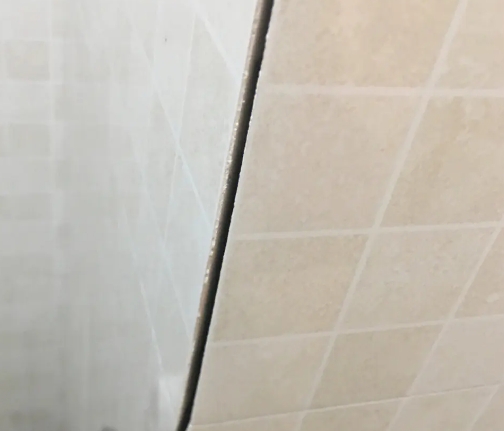 吴江瓷砖空鼓维修公司分享阳台瓷砖脱落的修复过程可以分为以下几个步骤