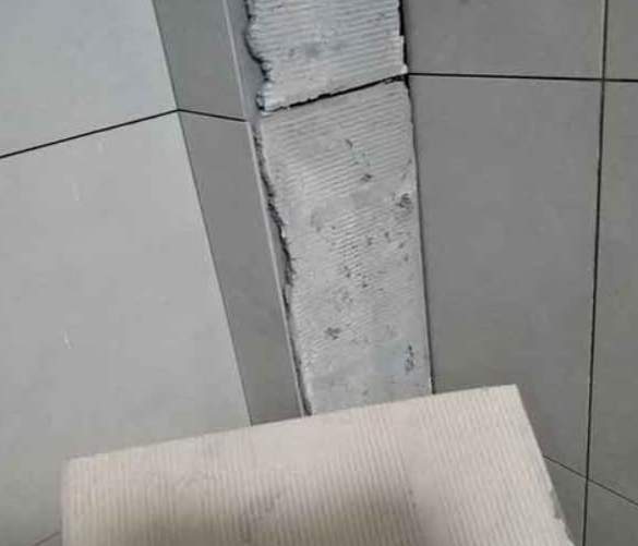 吴江瓷砖空鼓维修公司分享下厨房瓷砖脱落的补救措施。